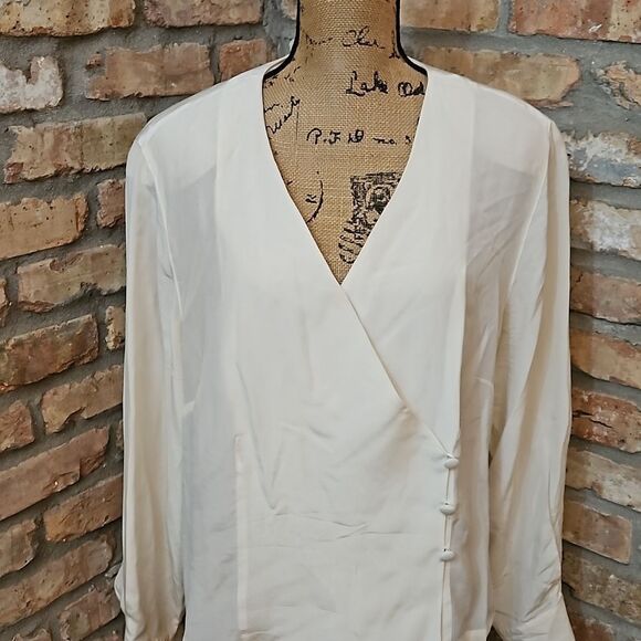 New York City Design Co cream silk top size 1X - Picture 4 of 10